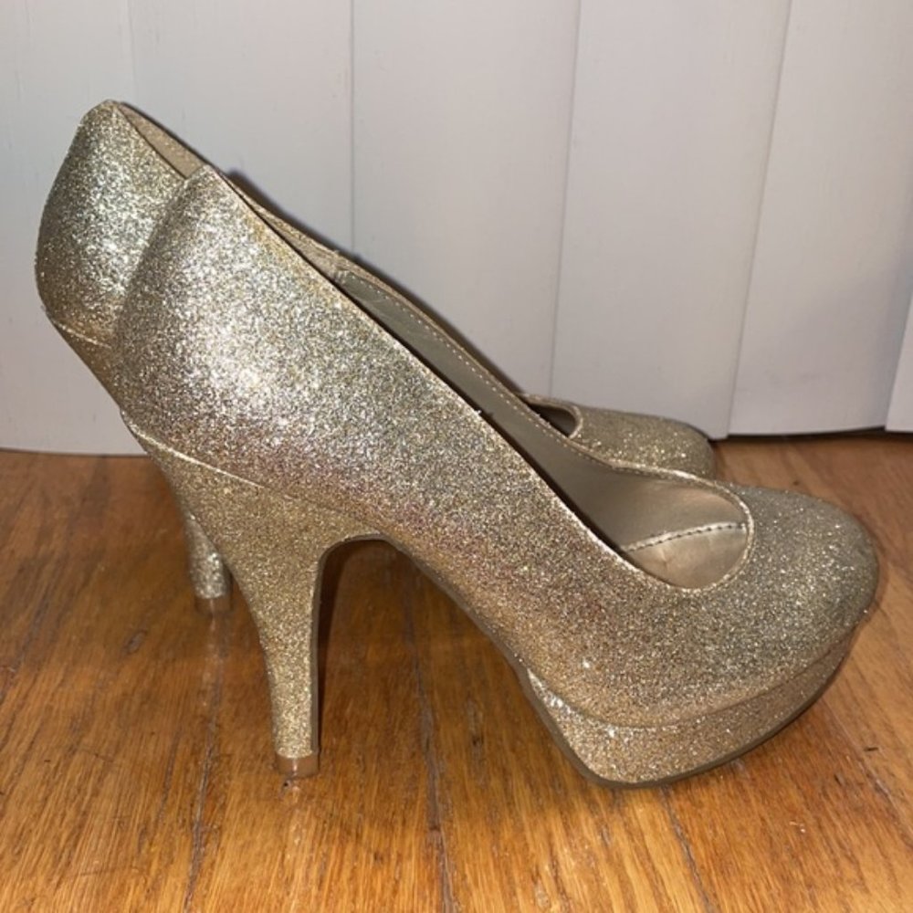 Kenneth Cole Gold Glitter Heels - Picture 6 of 9